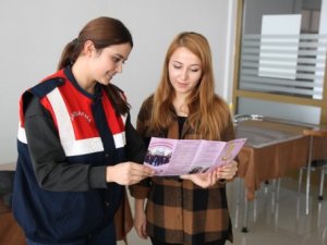 Bingöl’de Jandarma Ekipleri, Vatandaşlara Kades Uygulamasını Tanıttı
