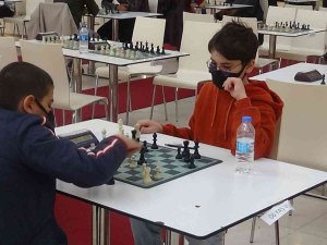 7’den 70’e Ceylan Karavil Avm’de Yapılan Satranç Turnuvasında Buluştu