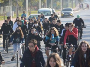 Manisa’da Öğrenciler Sağlıklı Yaşam İçin 22 Kilometre Pedal Çevirdi