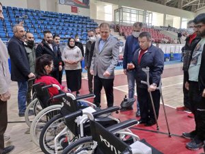 Vali Akbıyık, Engellilerin Maçını İzledi