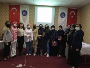Gençler Kendi Aralarında Bilgilerini Yarıştırdı