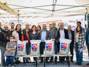 Mersin Büyükşehir Belediyesi, 100 Üreticiye 25 Ton Organik Gübre Dağıttı