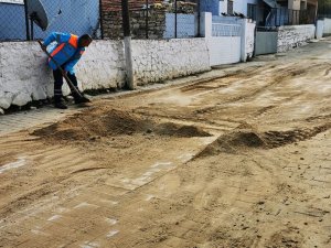 Kuşadası Belediyesi Hizmetlerine Devam Ediyor