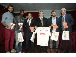 Gaziantepspor Teknik Kadro Ve Yöneticileri Öğrencilerle Buluştu