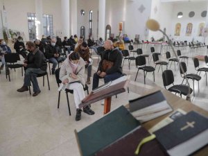 Ukrayna’da Kiliselerde Aşı Uygulaması Dönemi Başladı