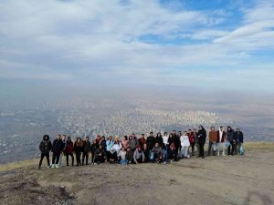 Üniversite Öğrencileri Ali Dağı’nda 65 Poşet Çöp Topladı
