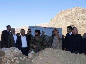 Siirt Valisi Hacıbektaşoğlu Köylerde Sorun Dinledi