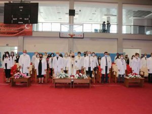 Aü Tıp Fakültesi Öğrencileri Beyaz Önlüklerini Törenle Giydi