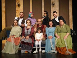 Ebb Şehir Tiyatrosu Perdelerini “Zoraki Tabip” İle Açtı