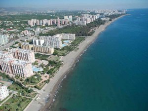 Mezitli’nin Parlayan Yıldızı Tece, Yabancıların İlgi Odağı Oldu