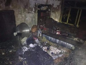 Alevlere Teslim Olan Ev Küle Döndü