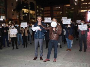Sağlık İşçileri Kendi Sendikalarını Protesto Etti