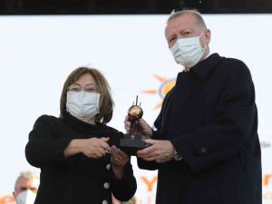 Cumhurbaşkanı Erdoğan’dan Başkan Şahin’e Ödül