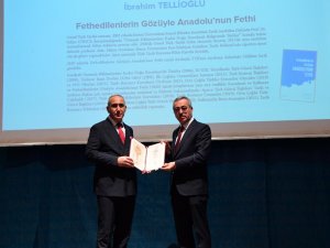 Omü’lü Öğretim Üyesi Tellioğlu Yılın Yazarı Seçildi