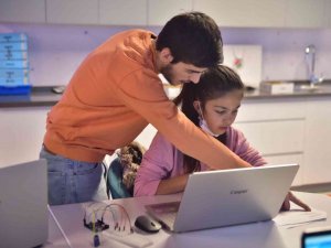 Öğrenciler, Ara Tatilde ‘Bilim Ve Teknoloji Kampı’nda Buluştu