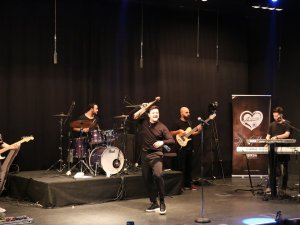 Adapazarı’nda Ekin Uzunlar Rüzgarı Esti