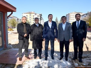 Cumhuriyet Meydanında Çalışmalar Devam Ediyor