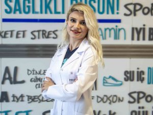 “Göz Kapağı Düşüklüğü İleri Yaşlarda Artıyor”