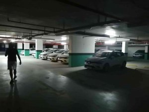 Sıfır Otolar Rezidansların Otoparklarında Stoklanıyor