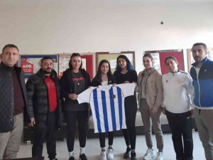 Necatibey Ortaokulu Kız Hentbol Takımı Kadrosunu Güçlendiriyor