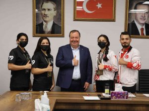 Başkan Ramazan, Şampiyonları Kabul Etti