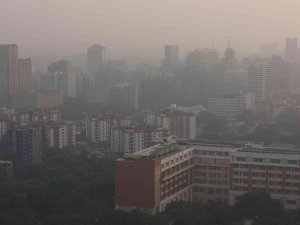 Hindistan’ın Başkenti Yeni Delhi’de Hava Kirliliği Nedeniyle Eğitime Süresiz Ara Verildi