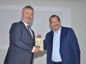 Hayati İ̇nanç Sevgisi Salona Sığmadı