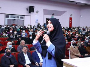 Aile Danışmanı Saliha Erdim "Cinsel Kimlik Karmaşası Aile Hayatındaki Travmadan Kaynaklanıyor"