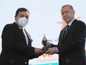 Cumhurbaşkanı Erdoğan’dan Uşak Belediye Başkanı Çakın’a Ödül
