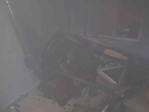 Tutuşturucu Jel İle Sobayı Yakmak İsterken Evi Yaktı