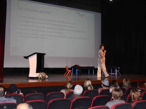 Kartal’da ‘Koruyucu Aile’ Konusuna Işık Tutan Konferansa Yoğun İlgi