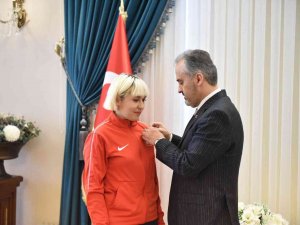 Ödüllü Sporculardan Başkan Aktaş’a Ziyaret