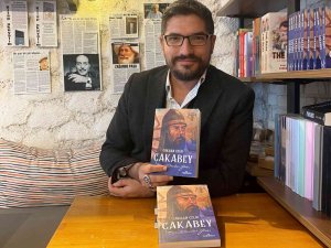Gazeteci-yazar Çelik’in "Çaka Bey" Romanı Raflarda