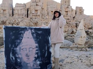 Ressam, Nemrut Dağı’nda Canlı Performans Sergiledi