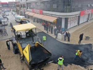 Akyazı’da Bir Mahalle Daha Sıcak Asfalt İle Taçlandı