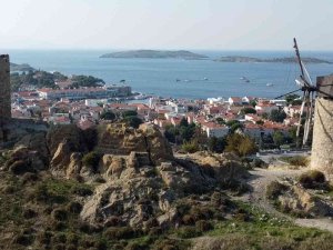 Foça’nın 350 Yıllık Yel Değirmenleri Tarihe Işık Tutuyor