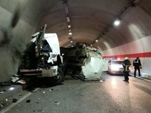 Gümüşhane’de Tanker Tünel Duvarına Çarptı: 1 Ölü