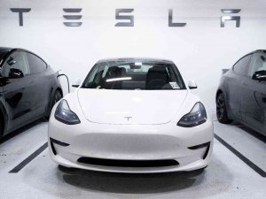 Tesla Uygulamasına Erişim Sorunu: Sürücüler Araçlarına Binemedi