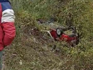 Sinop’ta Otomobil Şarampole Uçtu: 2 Yaralı