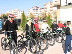 Komek’te Kadınlara Bisiklet Kullanma Eğitimi