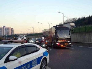 Derbi Mücadelesi İçin Takımlar Stada Geldi