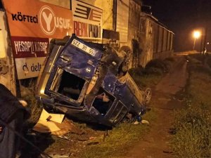 Hafif Ticari Araç Takla Attı: 1 Yaralı