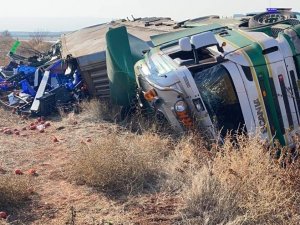 Sebze Yüklü Tır Yan Yattı: 1 Yaralı