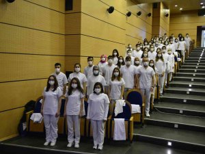 Diş Hekimliği Öğrencilerine Beyaz Önlük Giyme Töreni Yapıldı