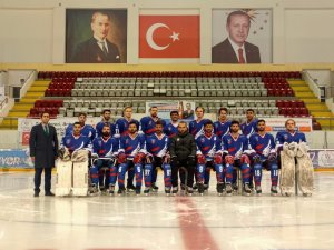 Buz Hokeyinde Dadaş Rüzgarı