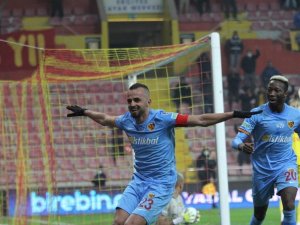 İ̇lhan Parlak İlk Golünü Attı