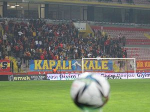 Kayserispor-göztepe Maçını 3 Bin 560 Taraftar İzledi