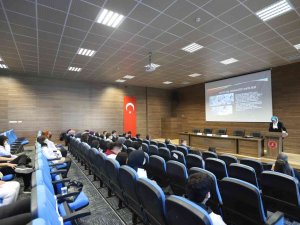 Nevü’den "Mezuniyet Sonrası Bir Diş Hekimini Neler Bekler" Konulu Konferans