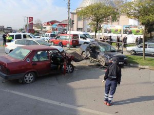 Samsun’da 3 Otomobil Birbirine Girdi: 1 Ölü, 3 Yaralı