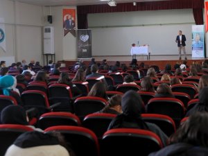 Saü İ̇letişim Fakültesi Dekanı, Sosyal Medya Ve Dijital Medyanın Önemini Anlattı